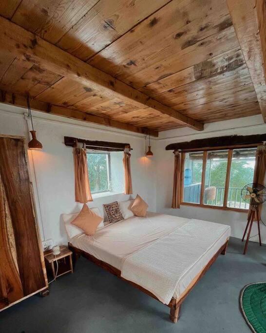 The Attic Library Villa Bir  Bagian luar foto