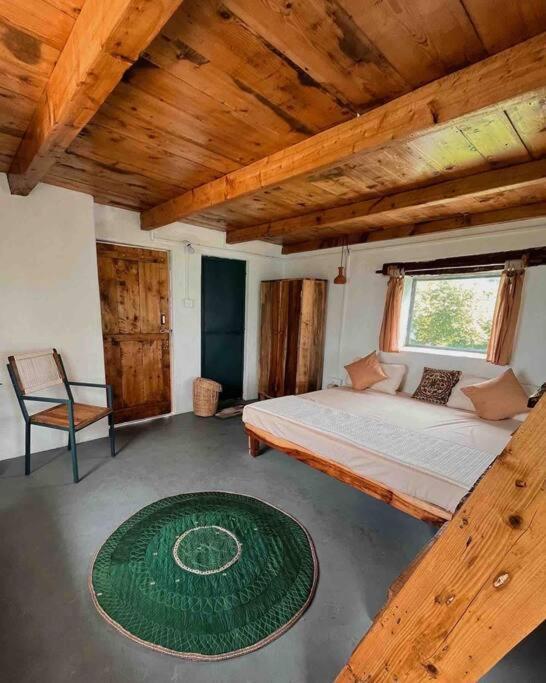 The Attic Library Villa Bir  Bagian luar foto